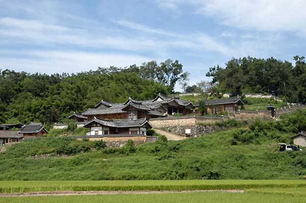 Hyangdan of Yangdong Folk Village in Gyeongju (Treasure No. 412)
