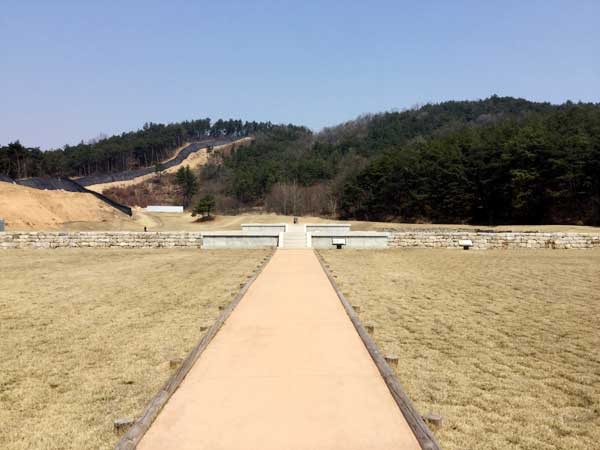 Buyeo Neungsan-ri Temple Site / Baekje Royal Tombs