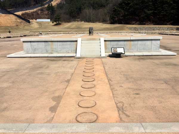 Buyeo Neungsan-ri Temple Site / Baekje Royal Tombs