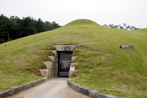 Songsan-ri Tombs (King Muryeong's Tomb)