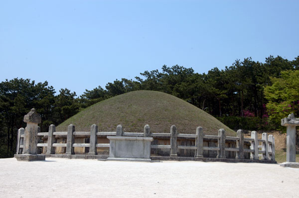 Tomb of General Kim Yu-shin
